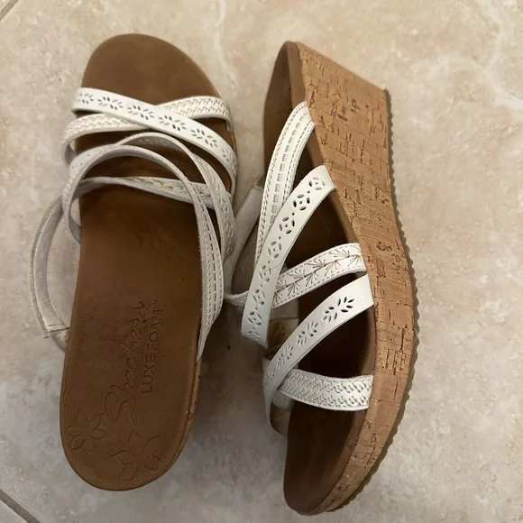 Skechers White Sandals with Crisscross Straps - Picture 3 of 6